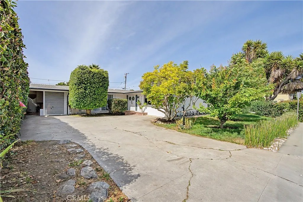 2607 W 182nd