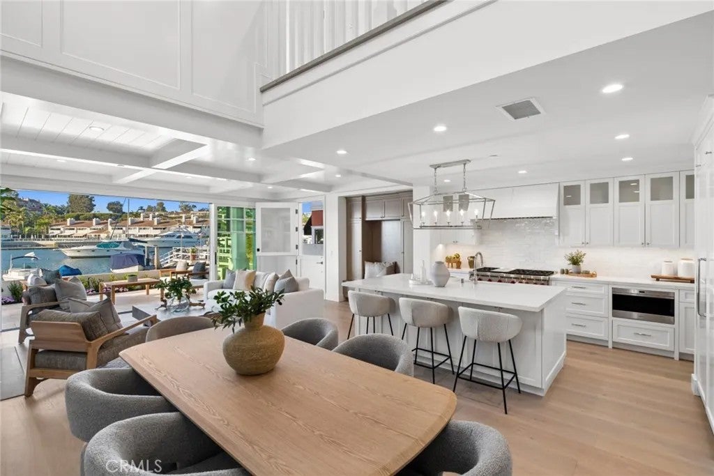 1105 N Bay Front