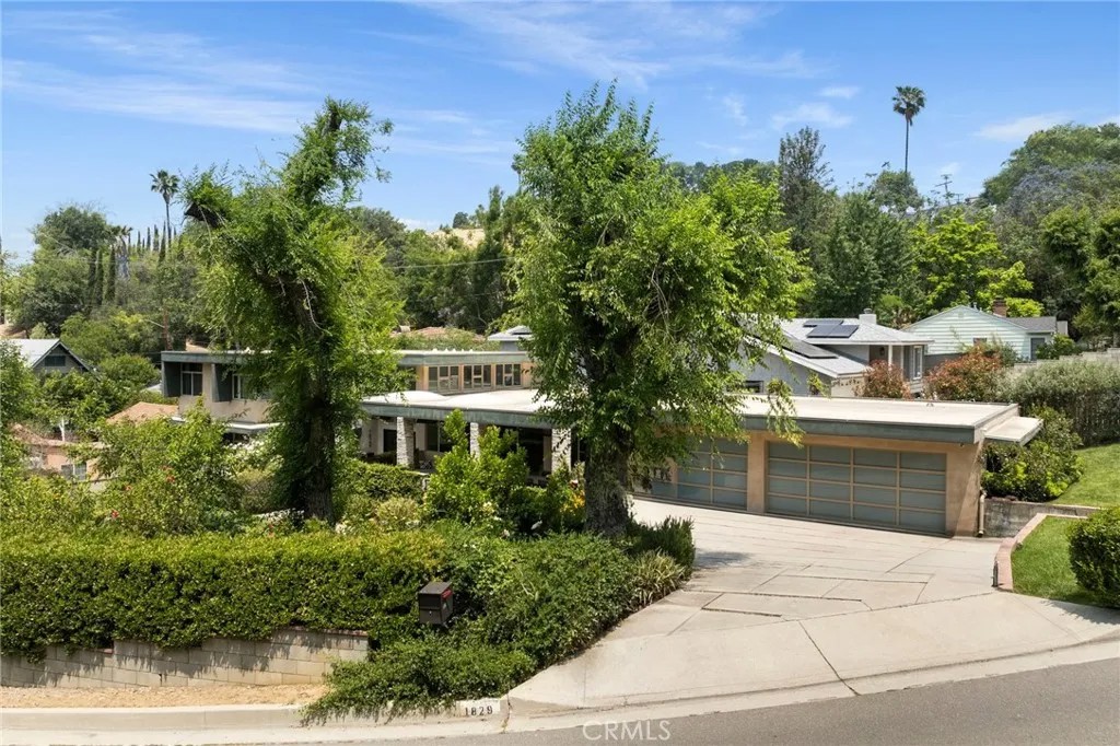 1829 Hill Drive