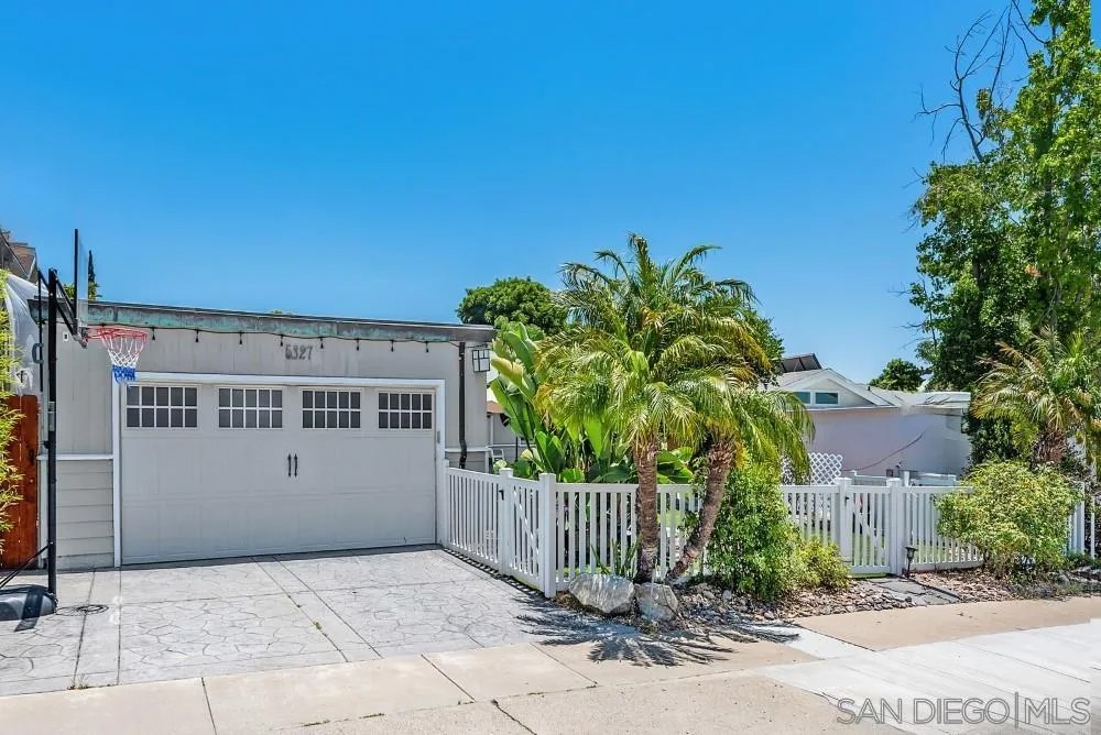 5327 Saxon St