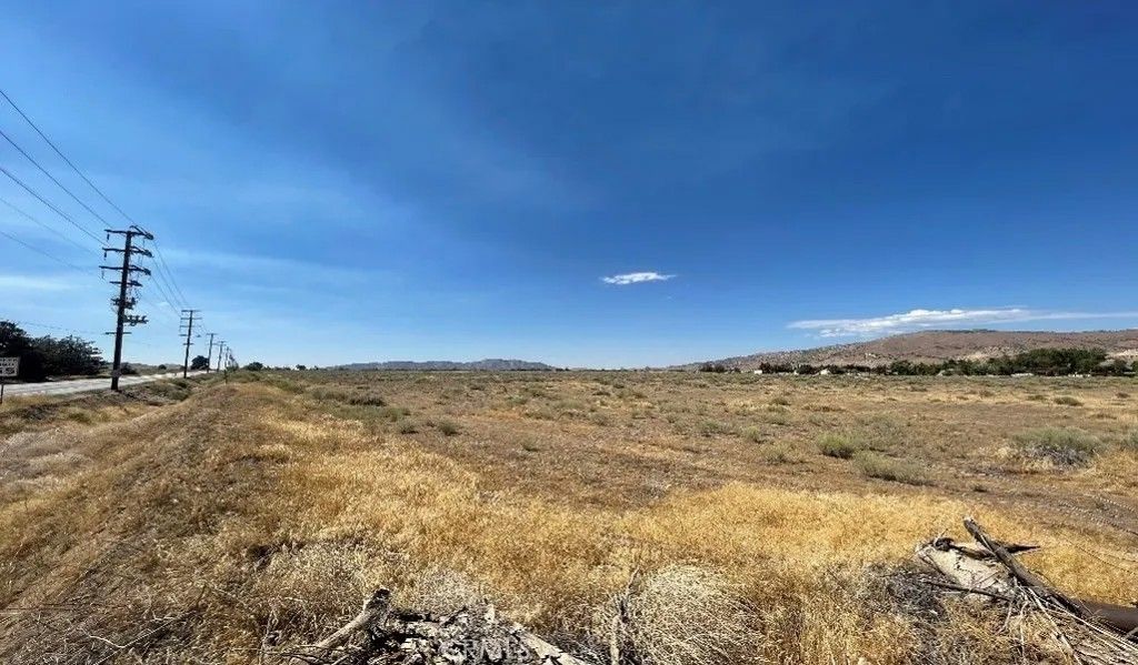 Photo of 15000 Highline, Tehachapi, CA 93561 (MLS # SR26056292)