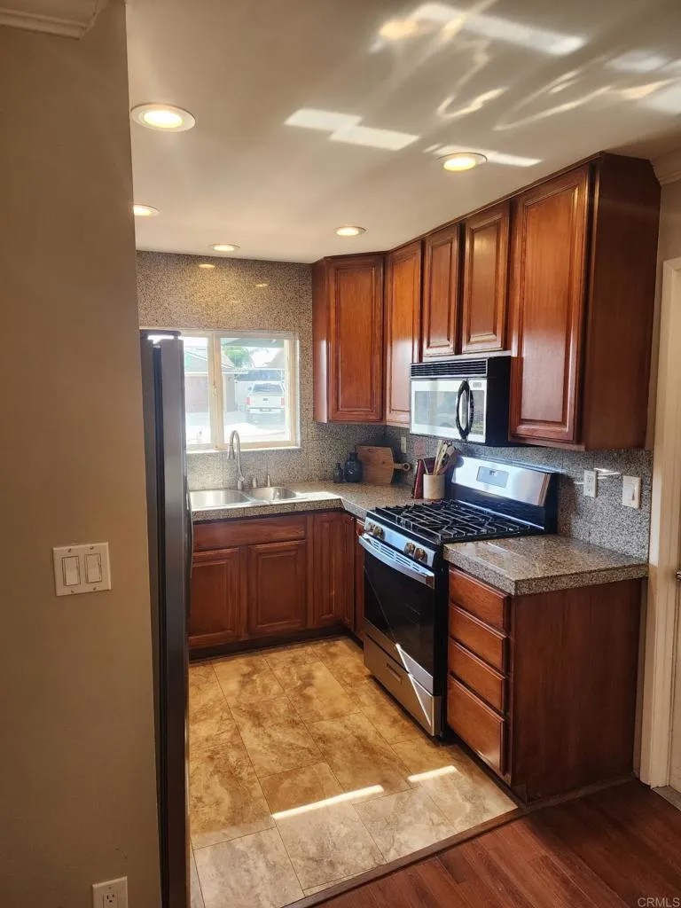 10036 Three Oaks Way