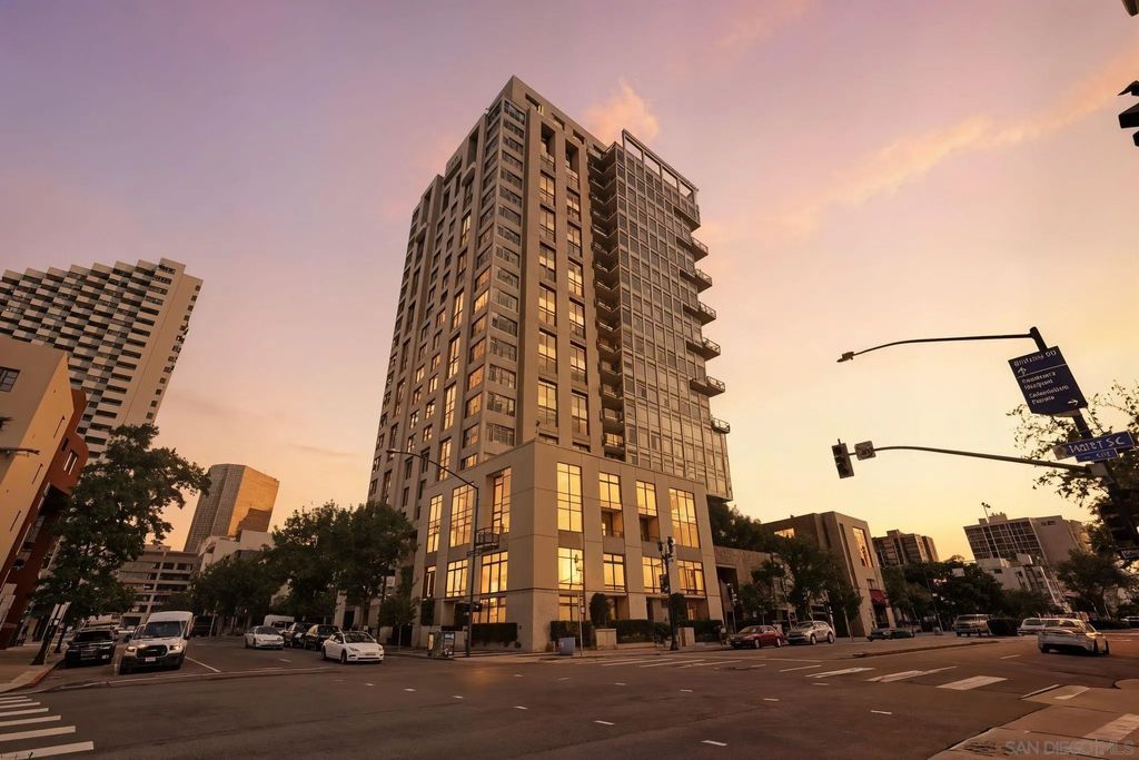 Photo of 645 Front St #104, San Diego, CA 92101 (MLS # 250043969)