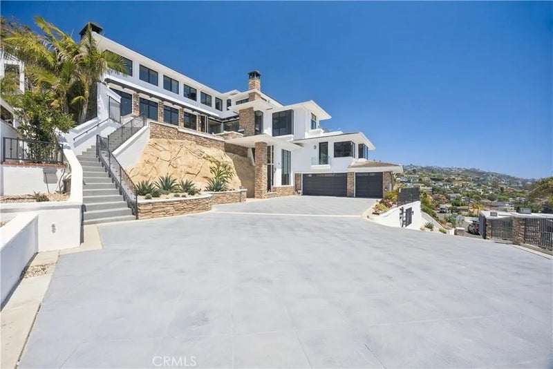 1076 Skyline Drive
