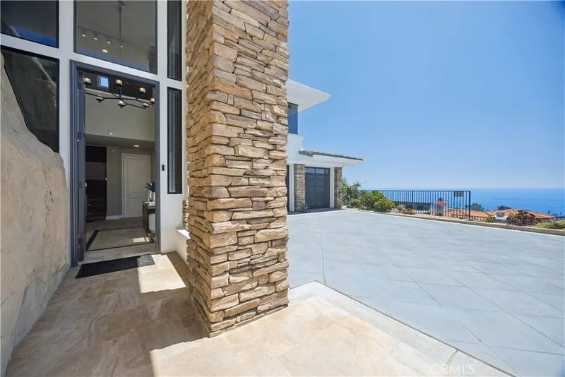 1076 Skyline Drive