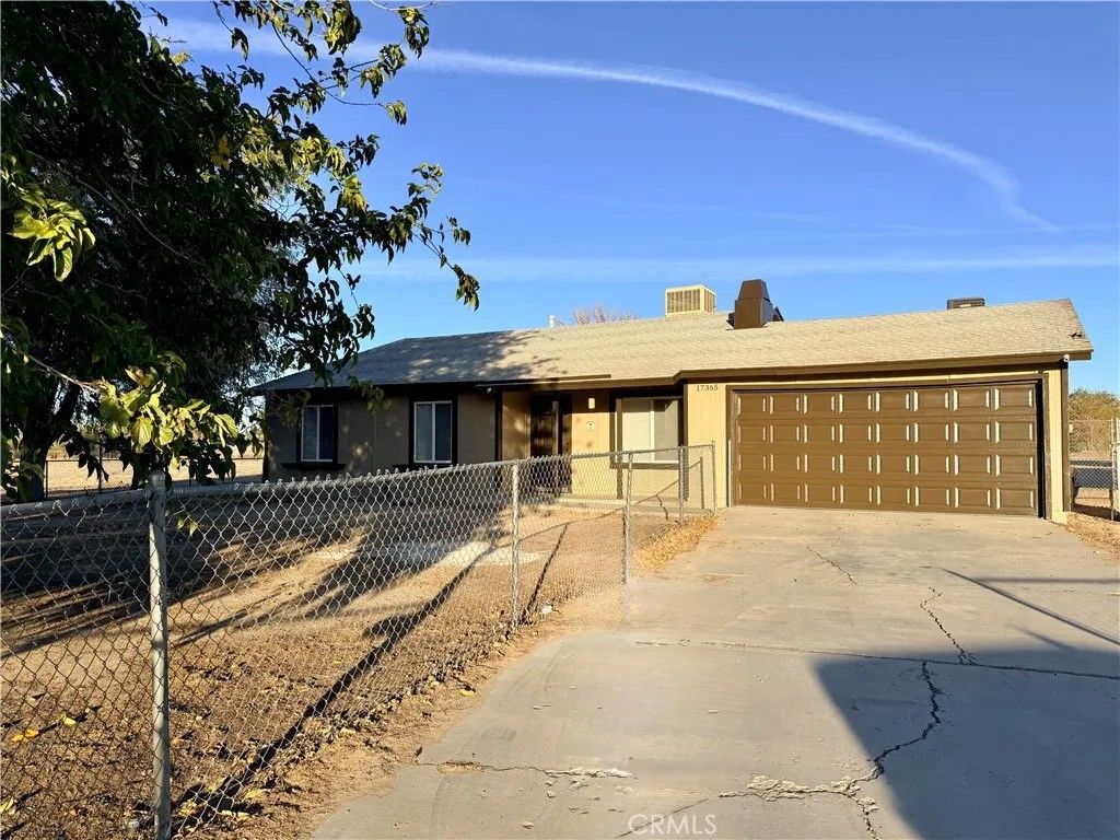 Photo of 17365 Newmont Ave, Lancaster, CA 93535 (MLS # SR25259233)