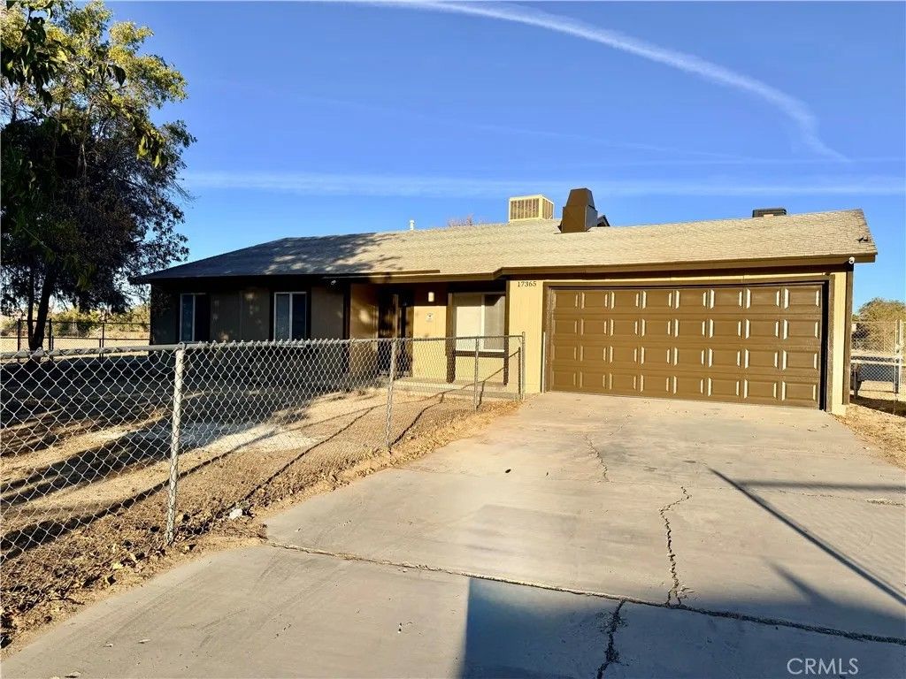 Photo of 17365 Newmont Ave, Lancaster, CA 93535 (MLS # SR25259233)