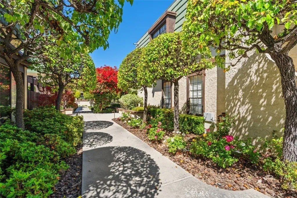 885 S Orange Grove 2