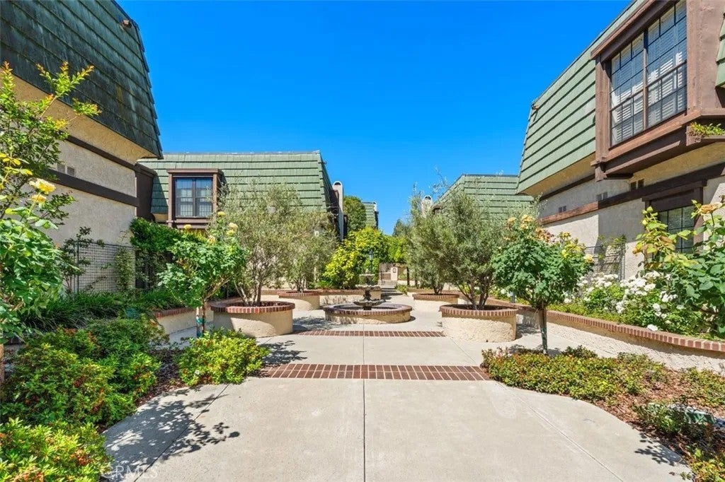 885 S Orange Grove 2