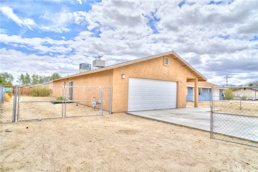 6627 Smoketree