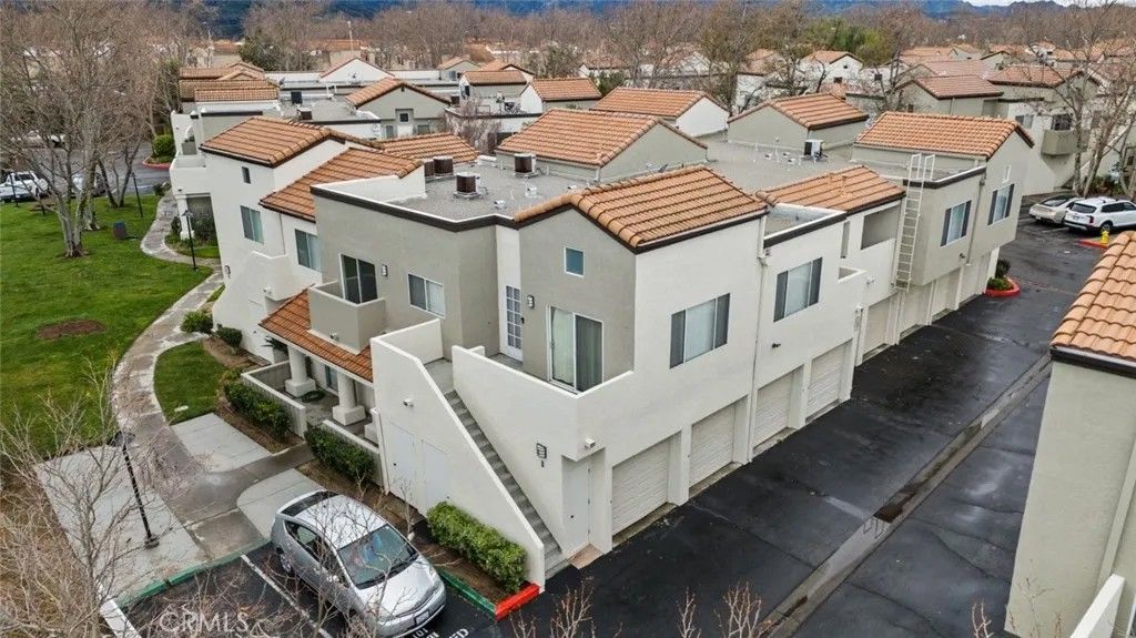 Photo of 24491 Valle Del Oro #201, Newhall, CA 91321 (MLS # SR25276000)