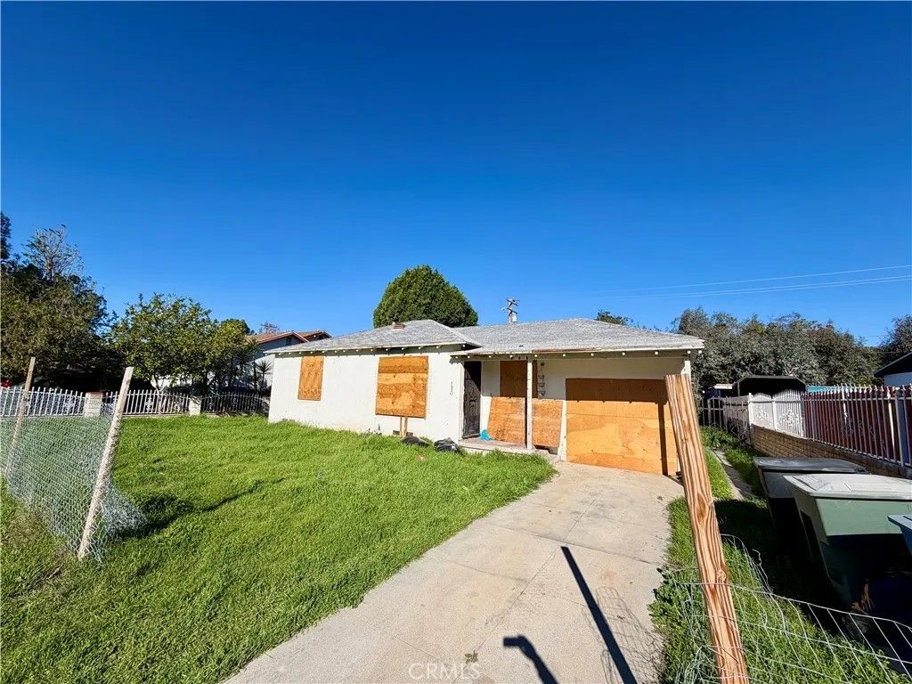 Photo of 1530 W 21st St, San Bernardino, CA 92411 (MLS # PW26006511)