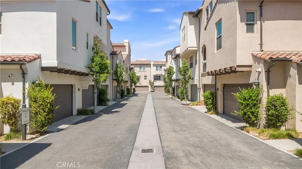 Photo of 115 Tubeflower, Irvine, CA 92618 (MLS # OC26205250)