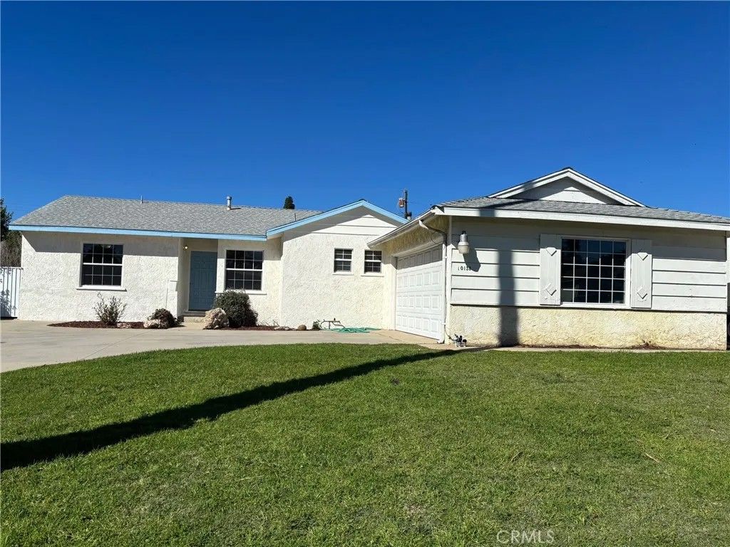 Photo of 10133 Kester Ave, Mission Hills (san Fernando), CA 91345 (MLS # SR25241737)