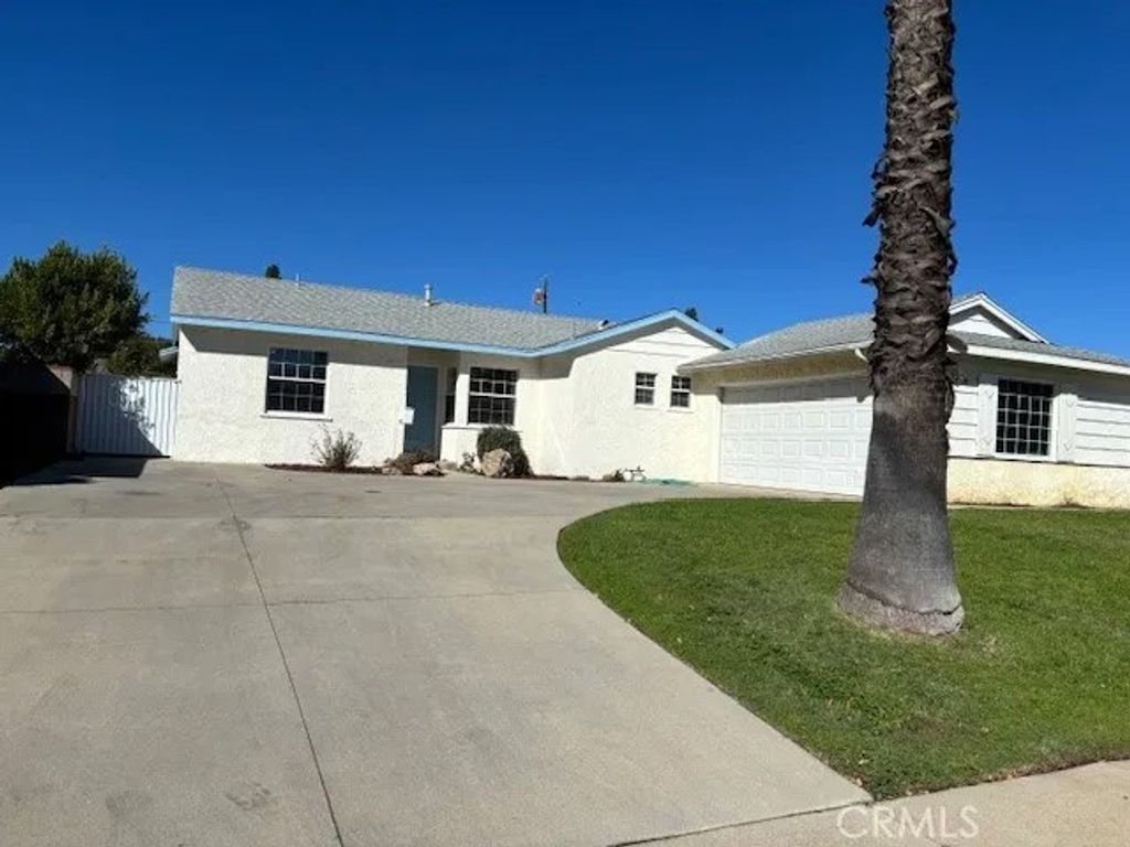 Photo of 10133 Kester Ave, Mission Hills (san Fernando), CA 91345 (MLS # SR25241737)