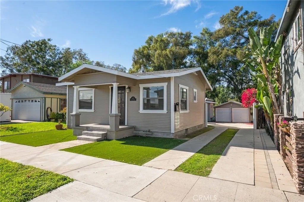 Photo of 827 N Gaffey Pl, San Pedro, CA 90731 (MLS # PV26016277)