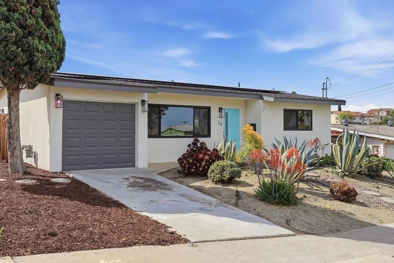 24 E Palomar Street