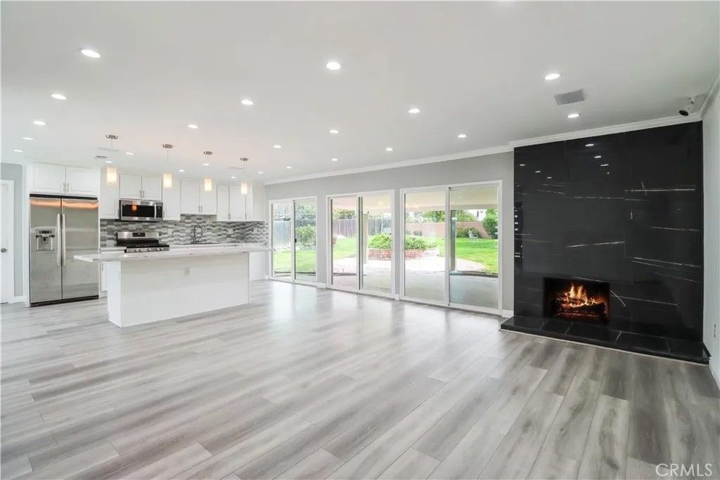 Photo of 9752 Laramie Avenue, Chatsworth, CA 91311 (MLS # SR26017571)