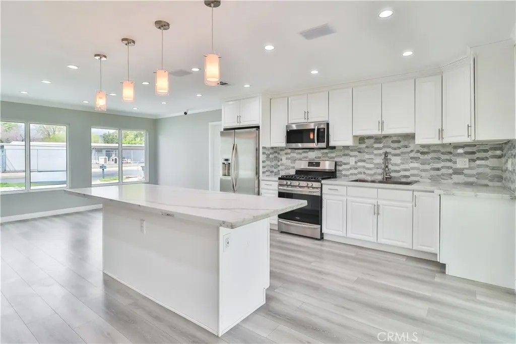 Photo of 9752 Laramie Avenue, Chatsworth, CA 91311 (MLS # SR26017571)