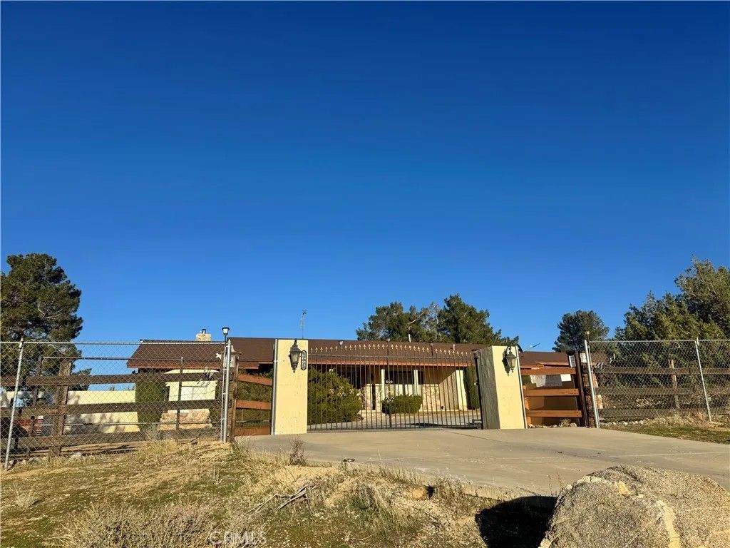 Photo of 19574 Happy Valley, Apple Valley, CA 92308 (MLS # TR25274399)