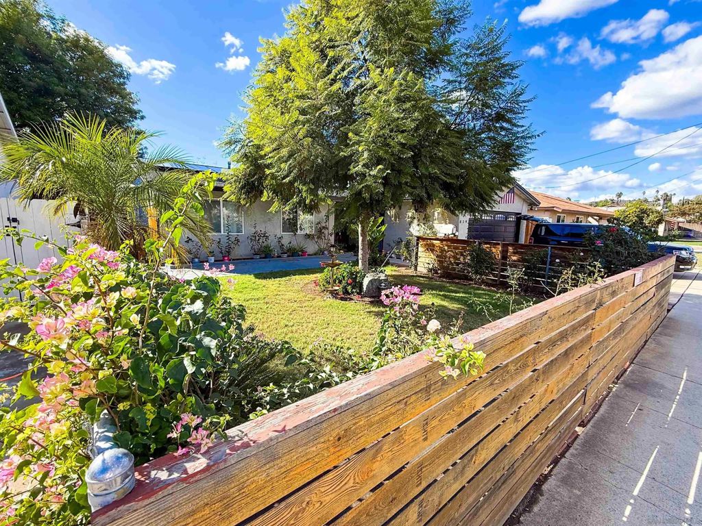 Photo of 819 N Rose St, Escondido, CA 92027 (MLS # 250045221)