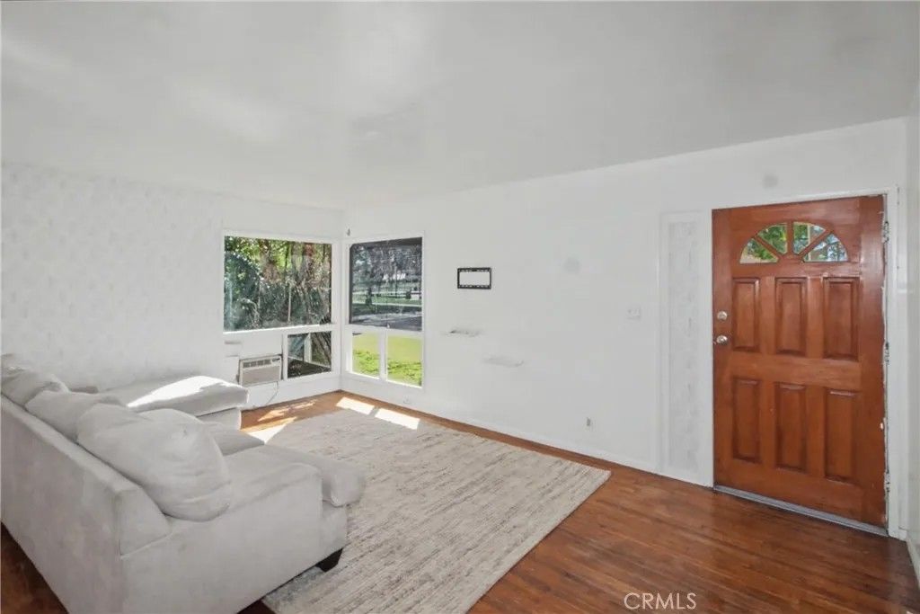 Photo of 141 W 29th St, Long Beach, CA 90806 (MLS # OC26042746)