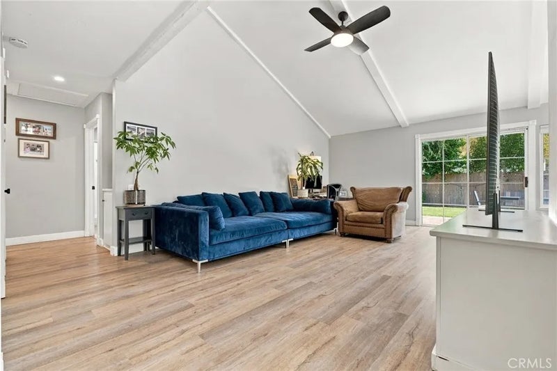 25152 Avenida Rotella