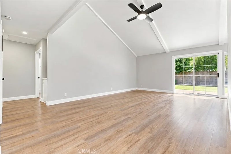 25152 Avenida Rotella