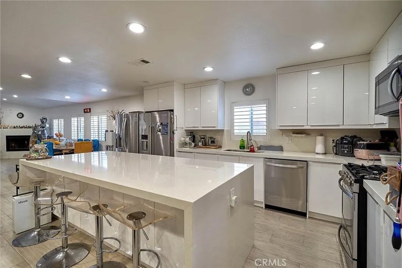 2513 W Mall Place