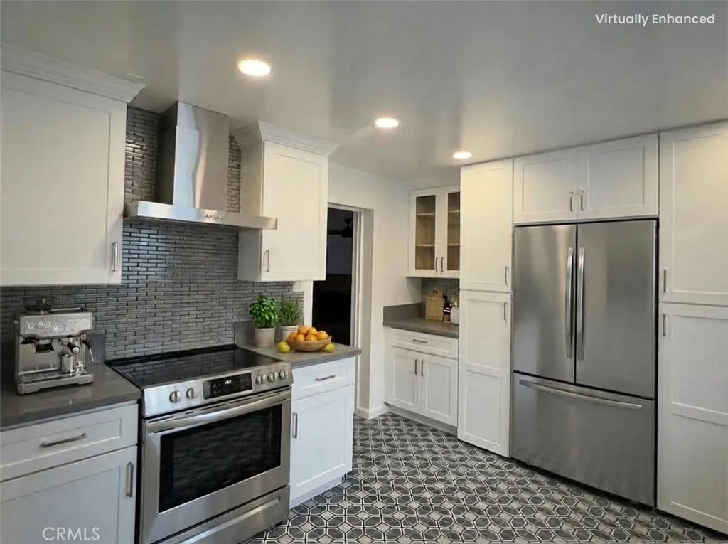 2210 N Buena Vista