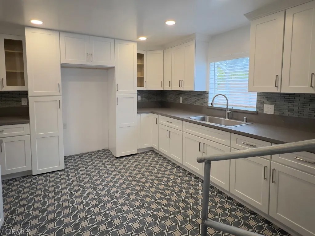 2210 N Buena Vista