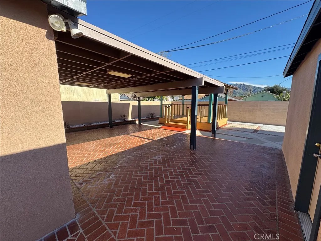2210 N Buena Vista