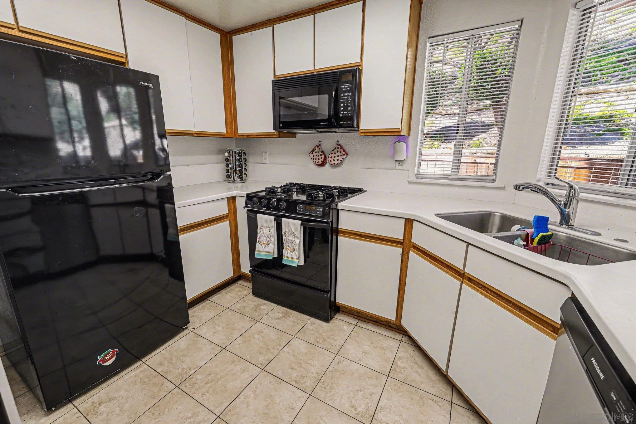 12090 Calle de Montana 247