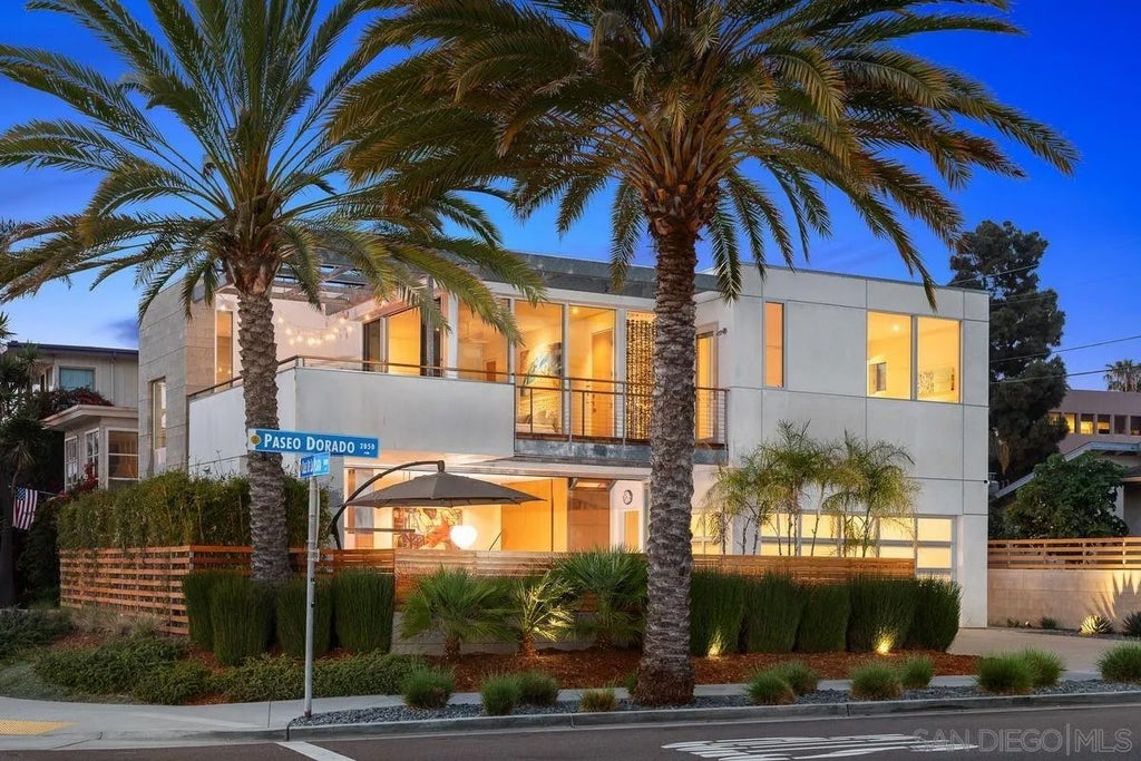 Photo of 8001 Calle De La Plata, La Jolla, CA 92037 (MLS # 260016420)