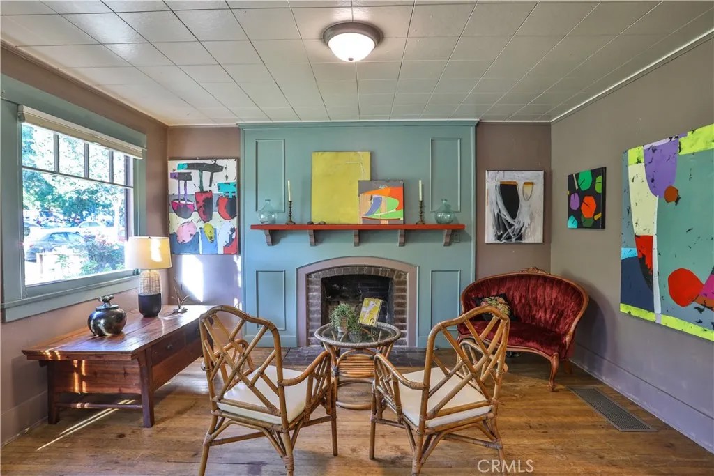 336 W 8th Street