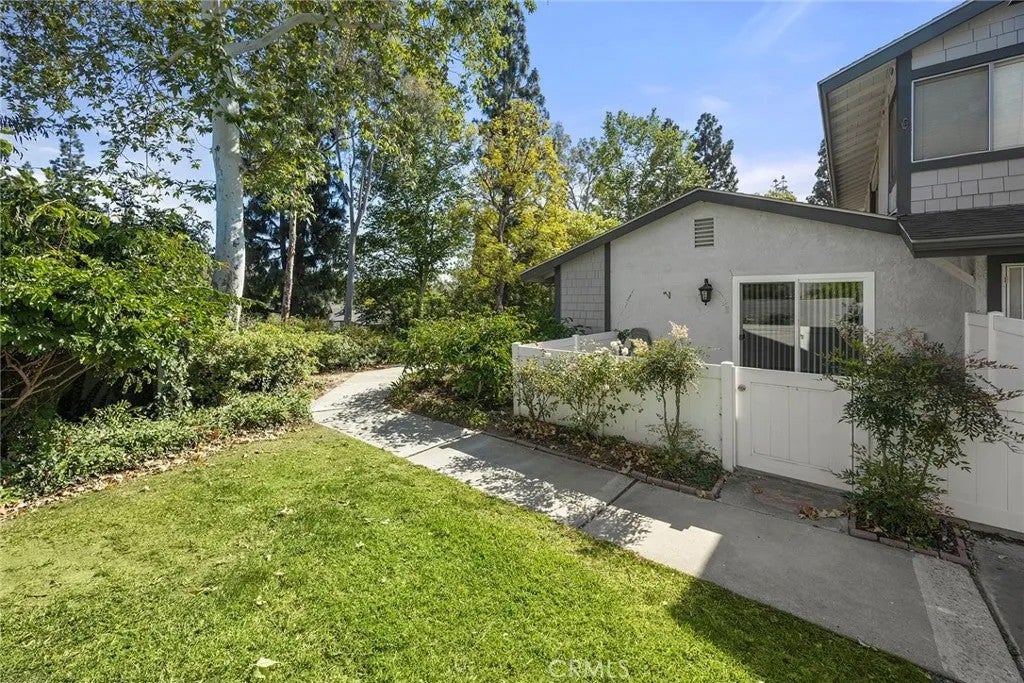 20480 Elm Hill