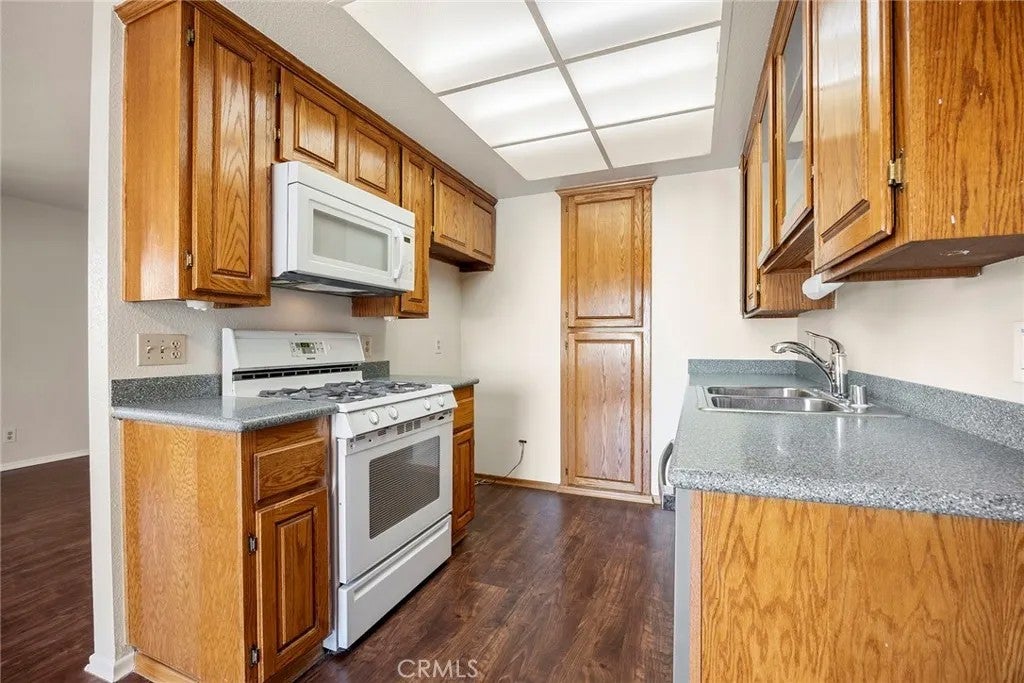 20480 Elm Hill