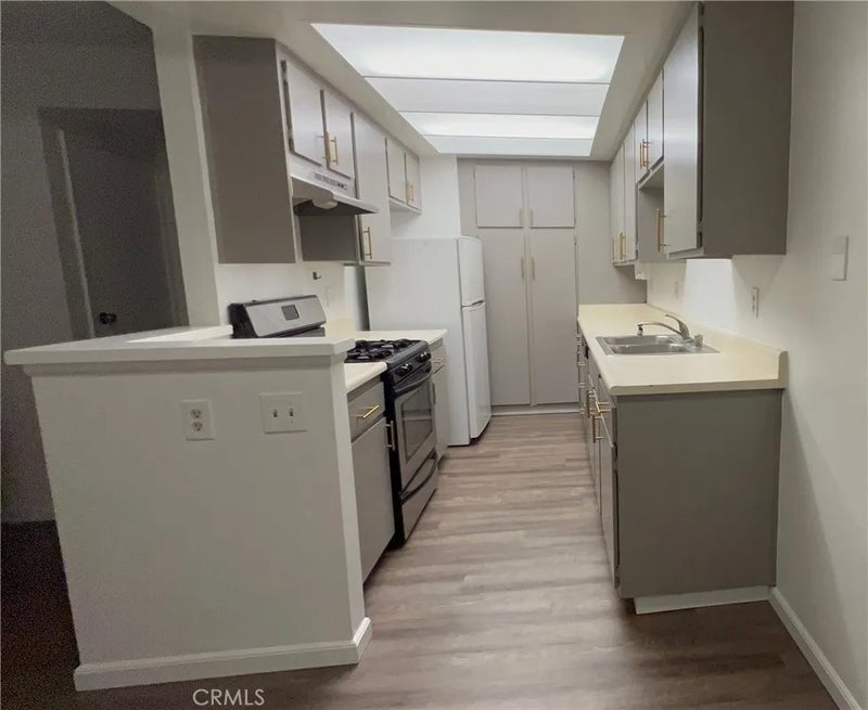 1047 W Francis C