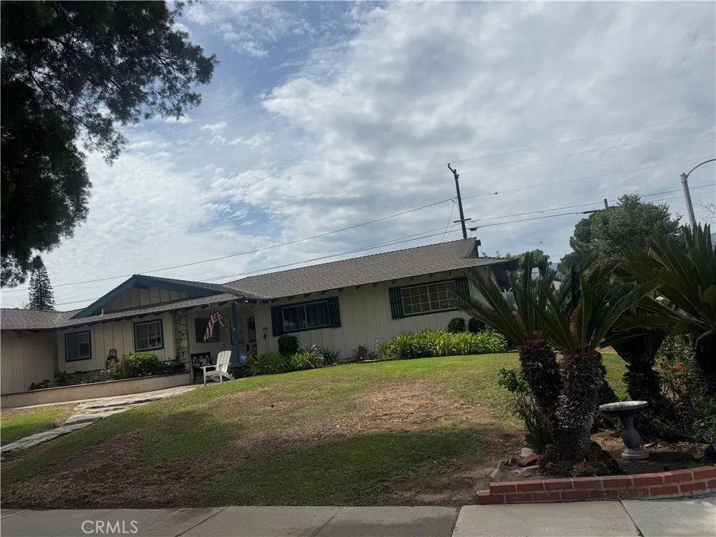 726 W Hacienda