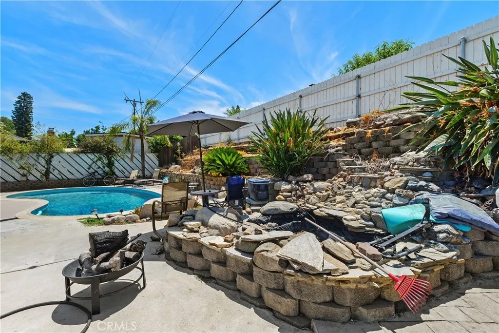 726 W Hacienda