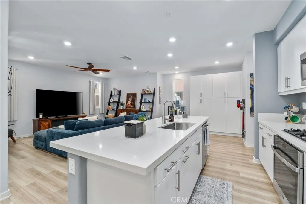 8234 Traveller Street