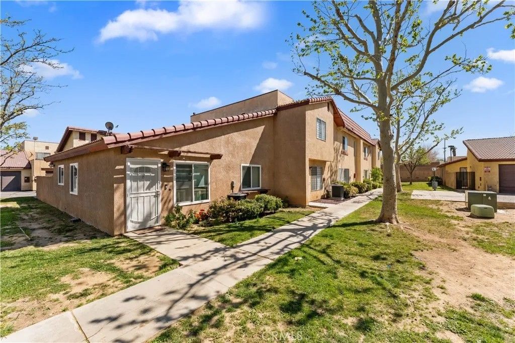 Photo of 1750 E Avenue Q14, Palmdale, CA 93550 (MLS # SR26067302)