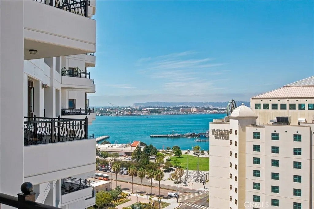 700 W Harbor Dr. 1601