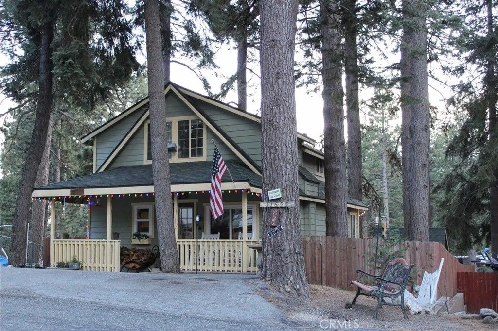 Photo of 31655 Silver Spruce Dr, Running Springs, CA 92382 (MLS # CV26019904)