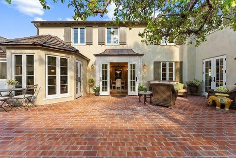 Photo of 7725 Whitefield Pl, La Jolla, CA 92037 (MLS # 250044159)