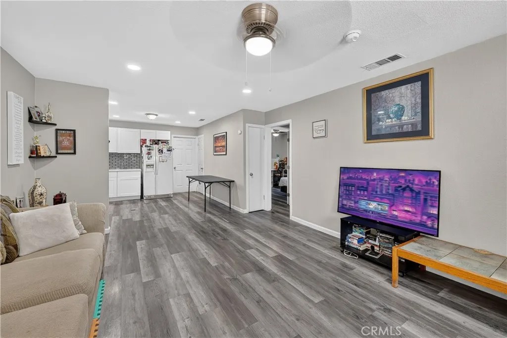 1565 E Santa Fe