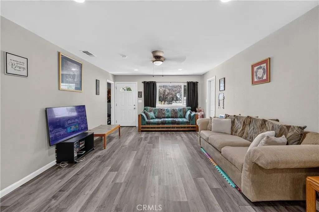 1565 E Santa Fe