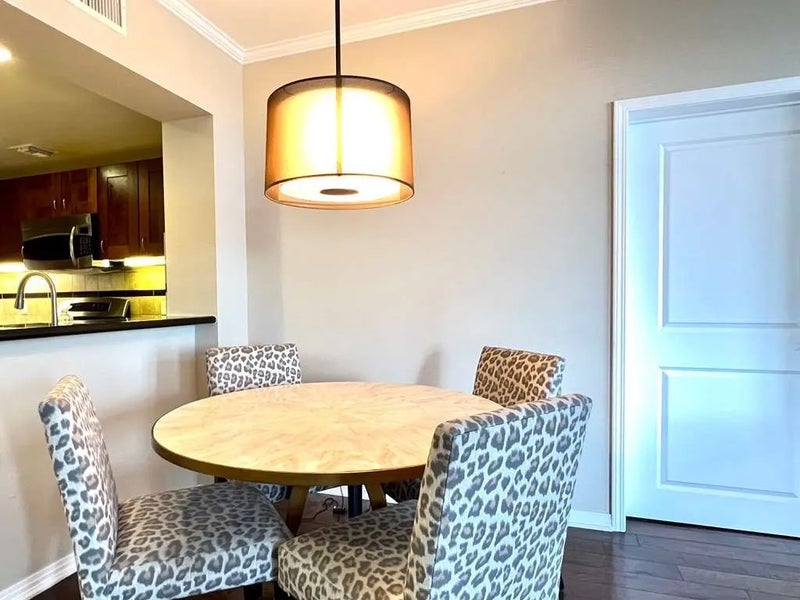 125 North Raymond Avenue North 404