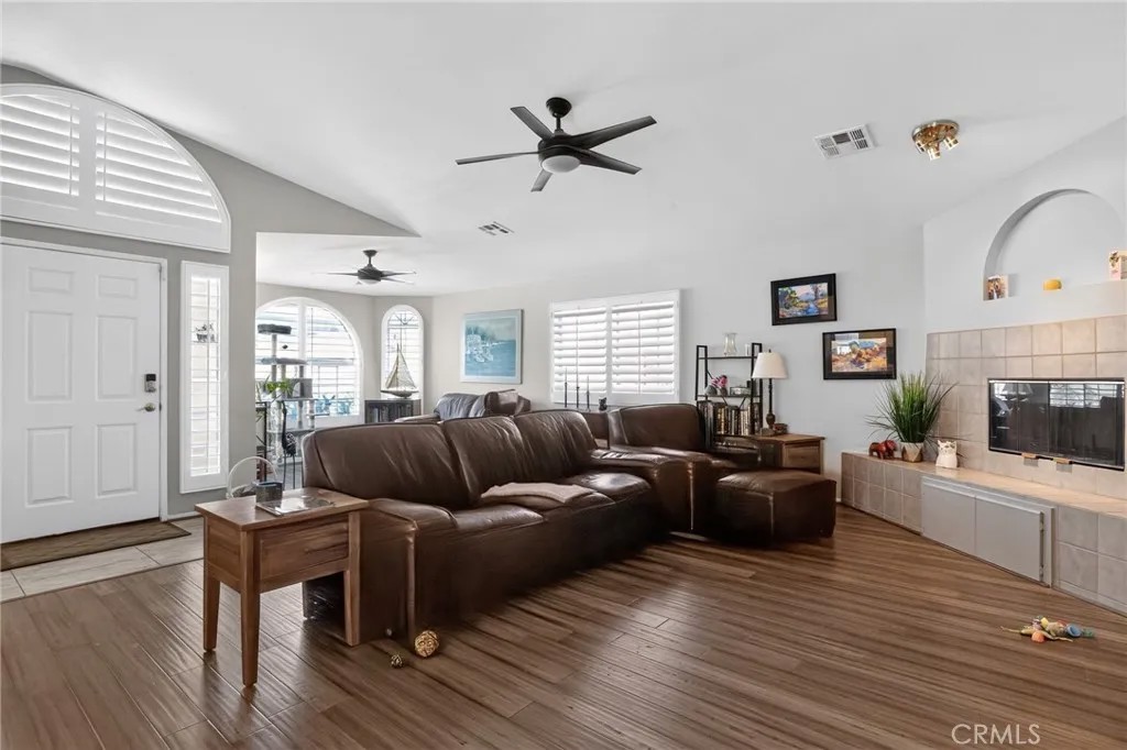 52416 Avenida Villa