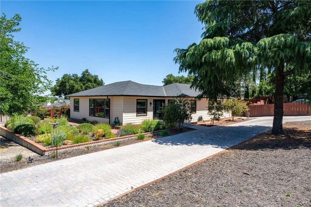Photo of 204 18th St, Paso Robles, CA 93446 (MLS # NS25172183)